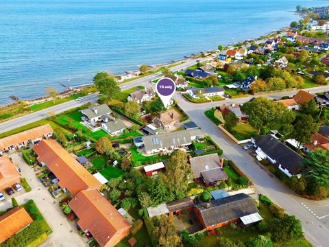 INDBYDENDE OG TOPMODERNISERET VILLA MED GOD BELIGGENHED